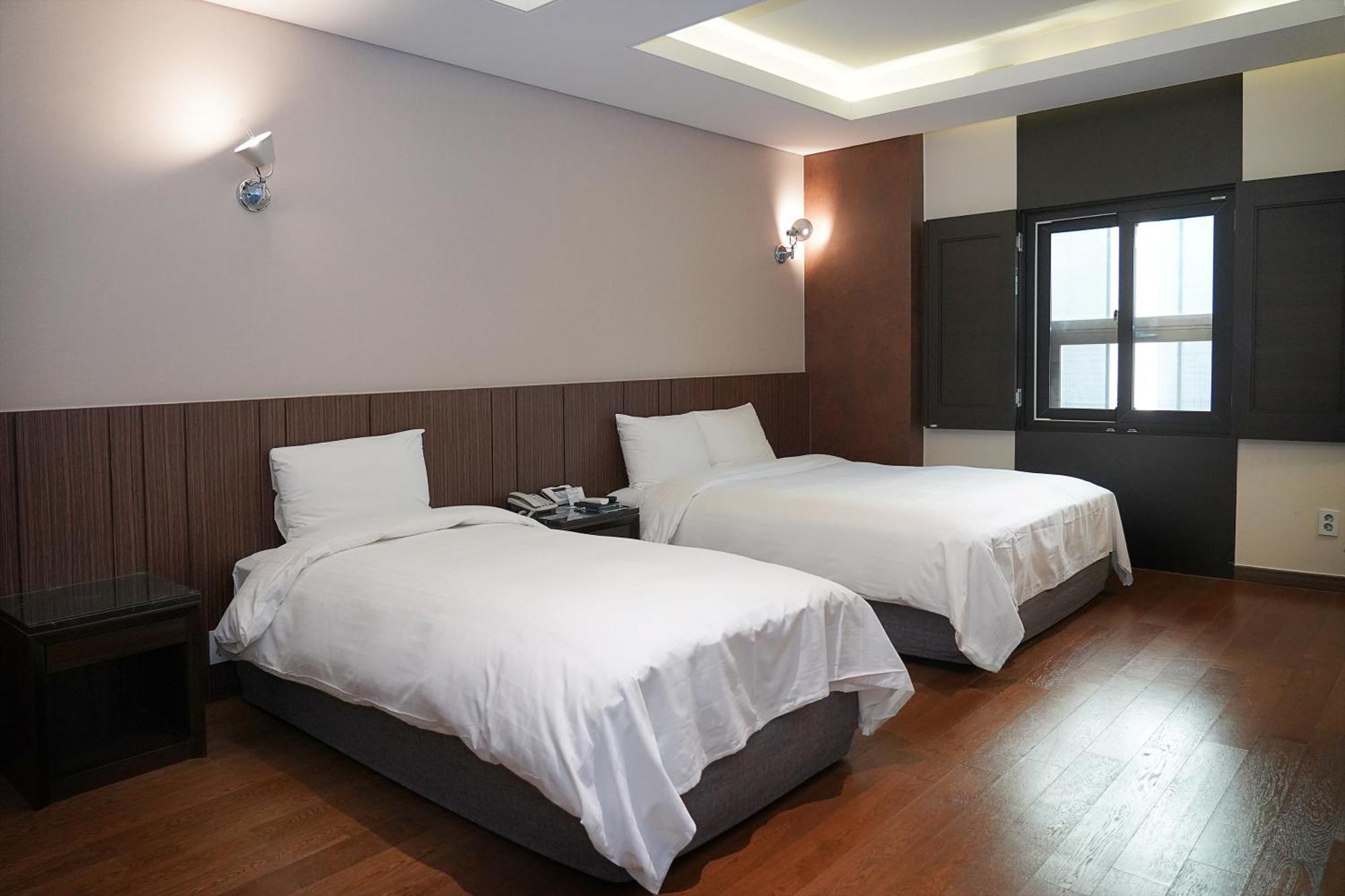 Karak Tourist Hotel Seul Esterno foto